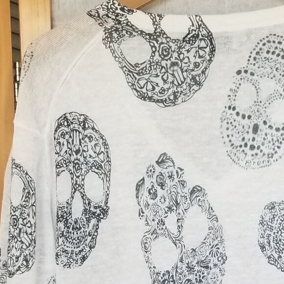 Skull Cashmere Linen Graphic T-Shirt Skulls Size Medium Small Repair - Picture 8 of 11